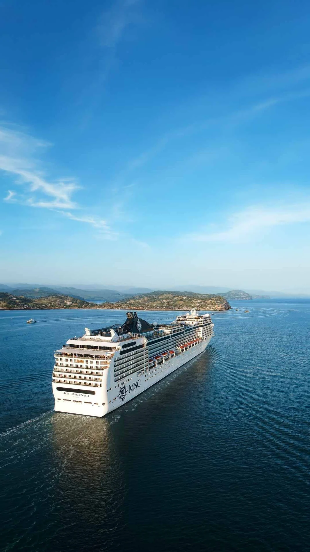 Cubierta de un crucero frente al mar